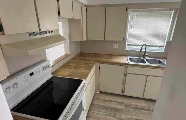 6509 Dumont Ave photos photos