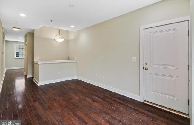 2621 CHRISTIAN STREET Gallery 2