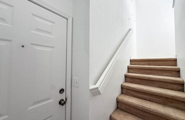 Well Maintained Two Bedroom Upper Unit Townhome in Copper Hill Community. Gallery 3