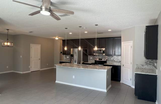 Come home to spacious living and friendly amenities in the heart of Oakleaf Plantation's gated community Gallery 4