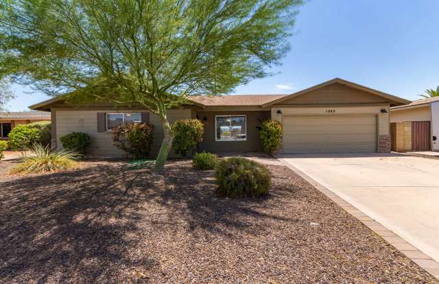 RENOVATED 4 BEDROOM, 2 BATH TEMPE HOME W/ 2 CAR GARAGE  DIVING POOL - 1885 East Alameda Drive, Tempe, AZ 85282