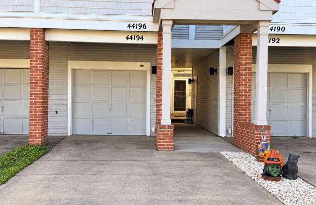 44194 SHADY GLEN Terrace Gallery 1