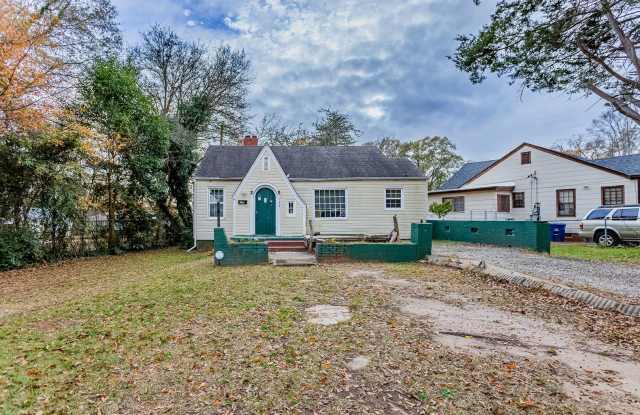 Charming 2 Bedroom 1 Bathroom Bungalow in Spartanburg! - 124 Harvard Drive, Spartanburg, SC 29306