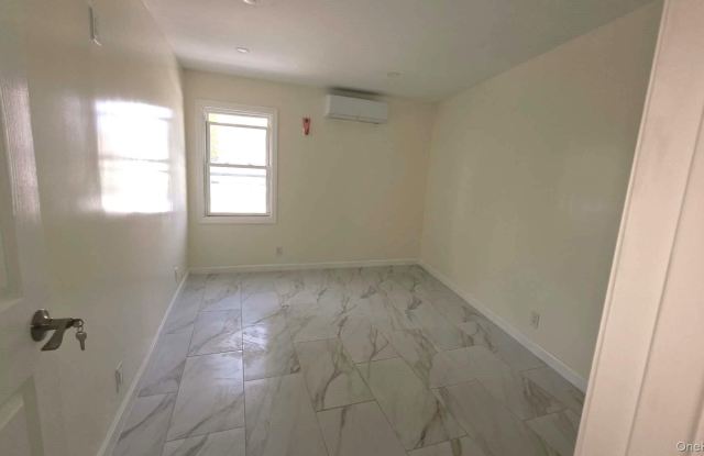 124-05 Jamaica Avenue Gallery 3