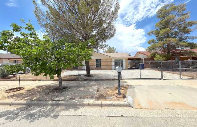 Northeast El Paso 4bed/3bath Refrig A/C w/2 masterbedrooms! photos photos