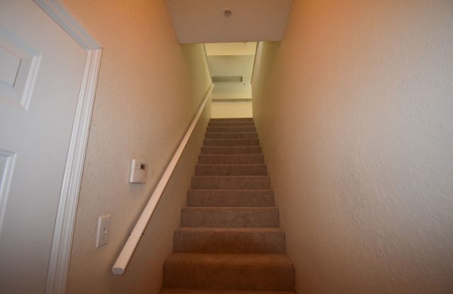 1/1-Crescent Place at Lake Lotus! AVAILABLE NOW! Gallery 3