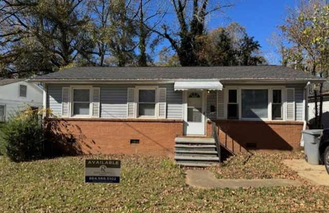 Newly Remodeled 3 Bedroom 1 Bath *Half off First Month* - 904 Carson Avenue, Spartanburg, SC 29306