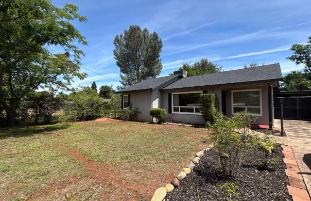 Charming 2-bedroom, 1-bath home in Redding, CA photos photos