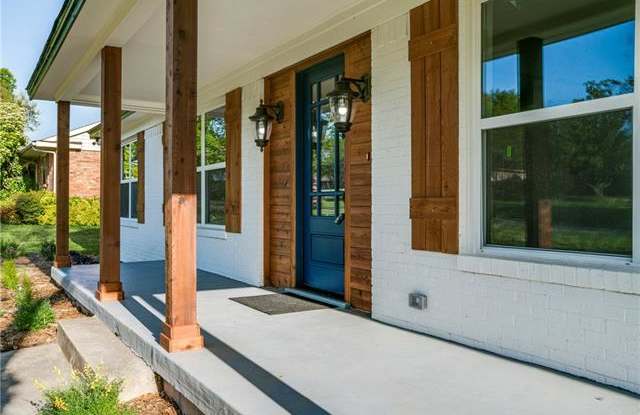 1728 W Red Bird Lane Gallery 2