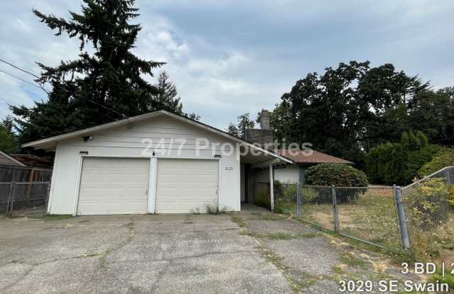 Charming 3 BD | 2 BA House with Large Backyard + Patio - Milwaukie photos photos