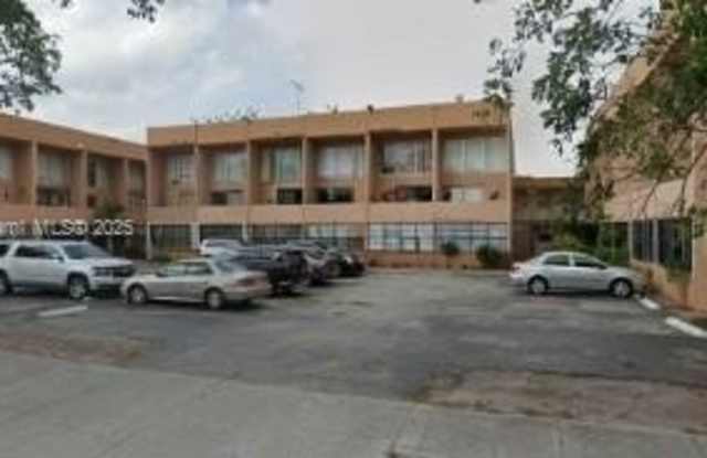 1305 W 46th St photos photos