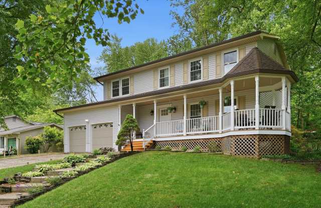 Newly Renovated 5 Bedroom Home With Country Porch! photos photos