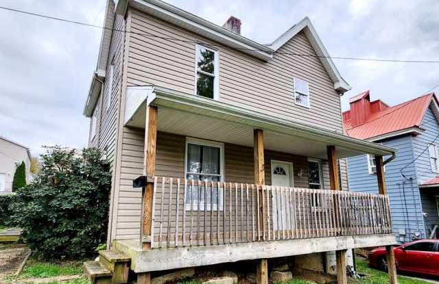 3 Bed/2 Full Bath House with 4 Parking Spots In Wiles Hill Area - AVAILABLE 05/19/2027 Gallery 3