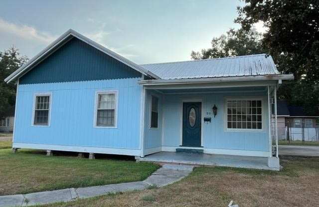 810 S Jefferson Street - 810 South Jefferson Street, Abbeville, LA 70510