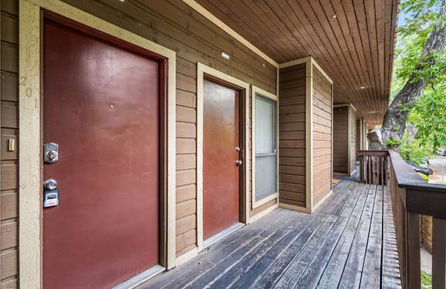 PARK PLACE - ACROSS FROM DKR STADIUM - 1BD / 1BA With Study - WOOD FLOORS - W/D Gallery 3