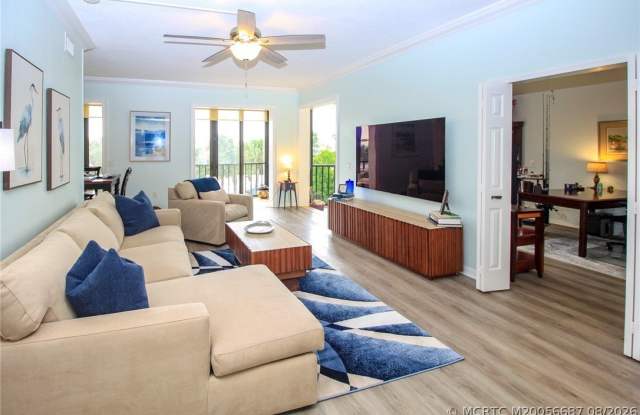 150 SE Four Winds Drive Gallery 2