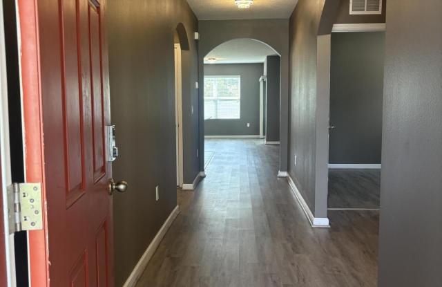 319 Moray Drive SW Gallery 3