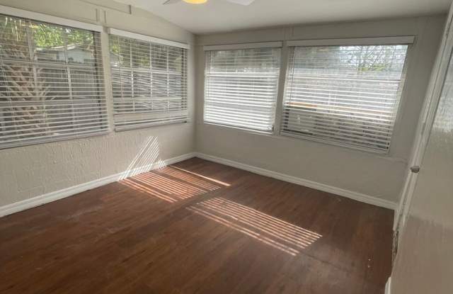 3/1 AVAILABLE NOW! photos photos