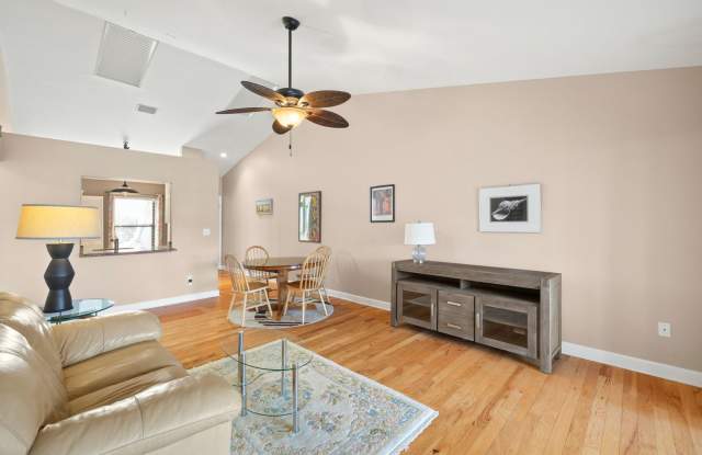 Furnished Gulf Access Canal View Gallery 4