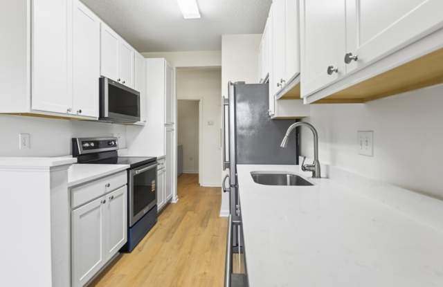 1127 Rosewood Lane - 1 Gallery 4