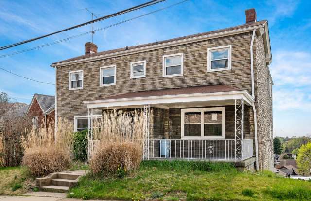 Spacious 3 Bed/2.5 Bath Home in Brentwood - Newly Renovated, Off-Street Parking - Available Now! Gallery 2