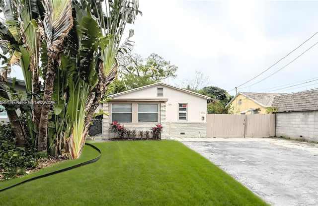 1062 NE 38th St photos photos
