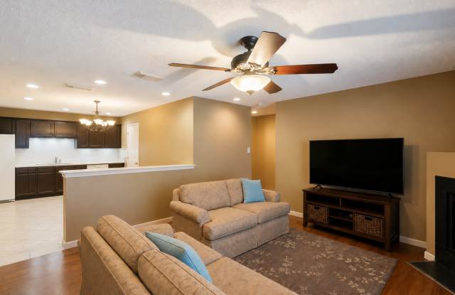 Hunters Chase 3 Bedroom Near UTSA, Medical Center, La Cantera and Much, Much More! Gallery 4