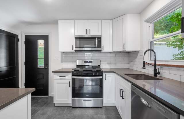AVAILABLE OCT 1ST!! FIRST MONTH FREE! RENOVATED 3-BEDROOM IN PENN HILLS! Gallery 3