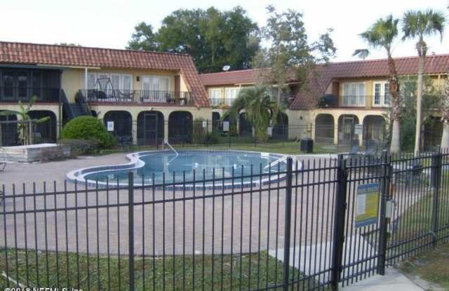Inviting 2-bedroom, 2-bath condo Gallery 3