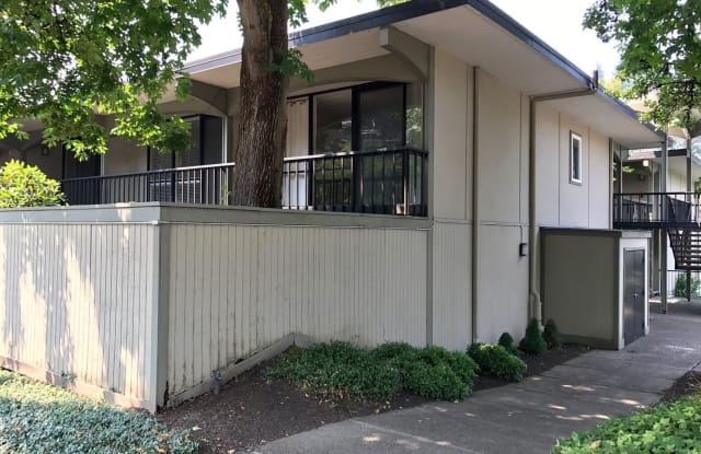 668 MCVEY AVE #47 - 668 Mcvey Avenue, Lake Oswego, OR 97034