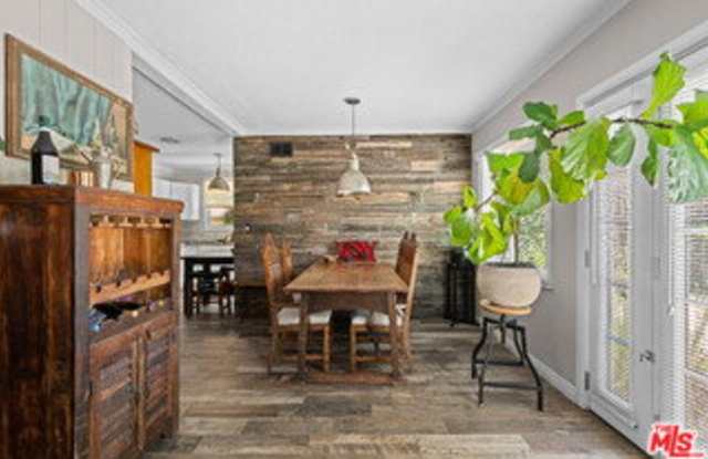 19540 Gilmore Street Gallery 4