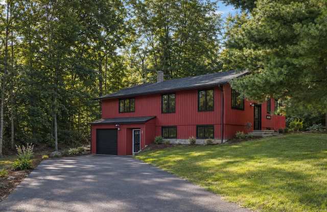 Renovated 6 Bedroom House in Hadley – Perfect for Groups! photos photos