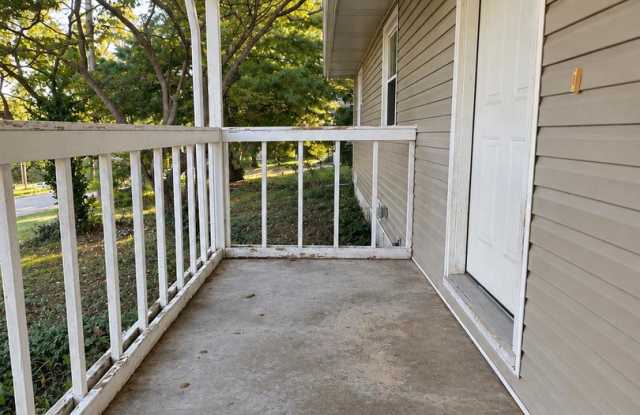 Beautiful 3-Bedroom Nixa Home with Large Backyard & Deck! Gallery 4