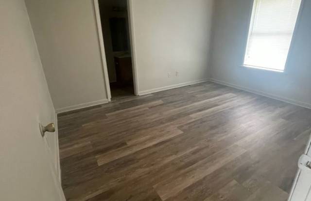 Feemster Lake Apartments Gallery 3