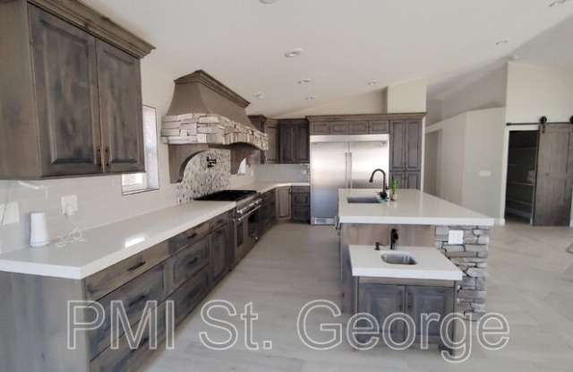 1065 N Canyon Street photos photos