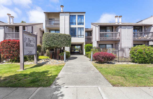 2101 Shoreline Dr #348 - 3 bedroom | 2 bath | Condo Gallery 1