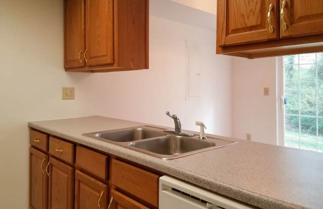 2420 Avonlea Lane Gallery 4