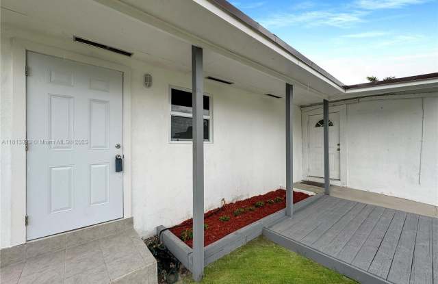 4133 SW 52nd St photos photos