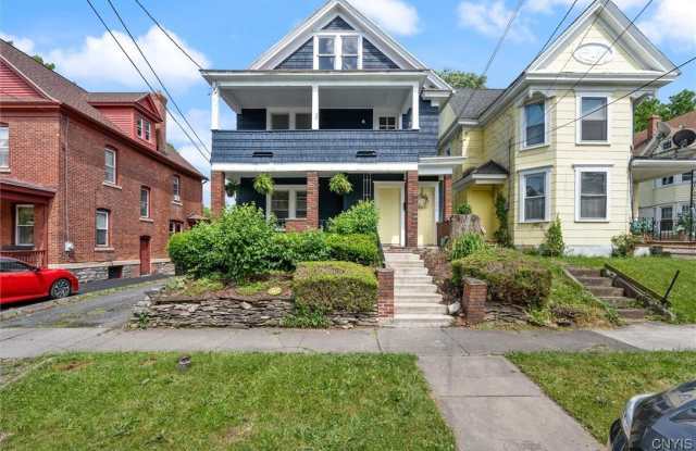 1030 Oak Street photos photos