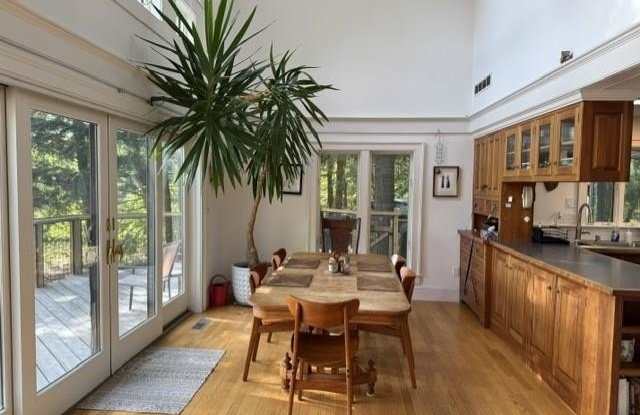 98 Old Blaisdell Road Gallery 4