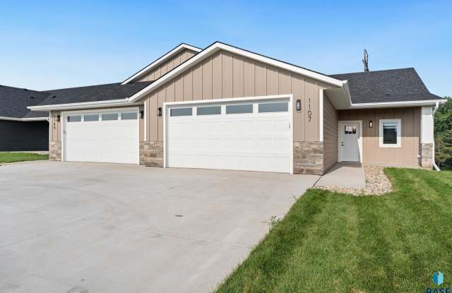 1107 S Foss Ave photos photos