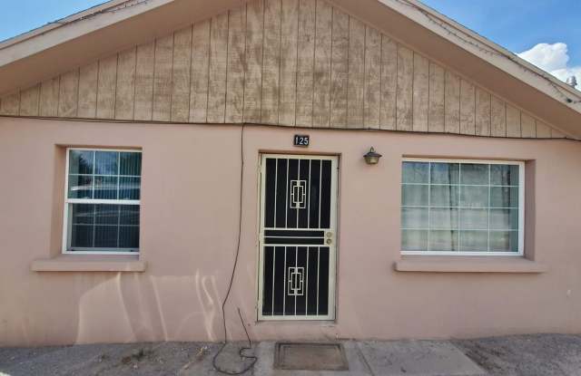 2 bedroom, 1 bath Home! Gallery 1