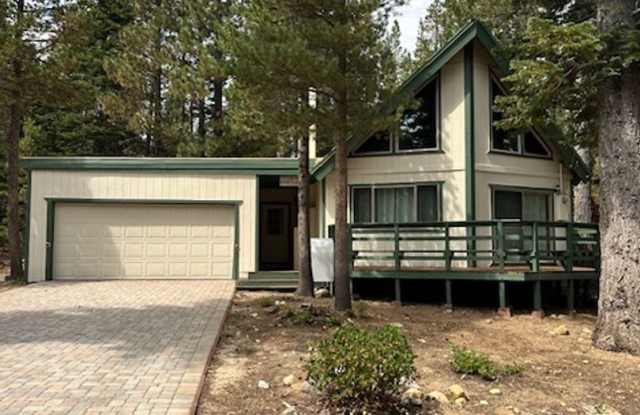 Cute single family 3Bd home available for a seasonal 3-6 month lease! Call me today to inquire!! photos photos
