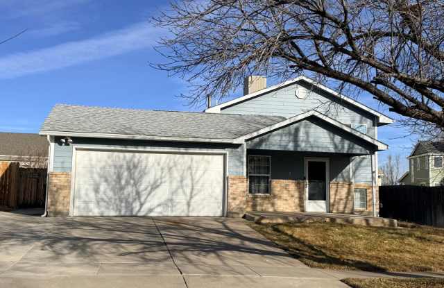 ALL PROSPECTIVE TENANTS MUST SUBMIT A $58 NON-REFUNDABLE APPLICATION FEE PER APPLICANT ONLINE AND BE PRE-QUALIFIED PRIOR TO ANY SHOWINGS photos photos