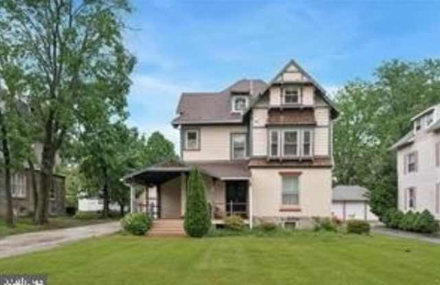 457 W LANCASTER Avenue photos photos