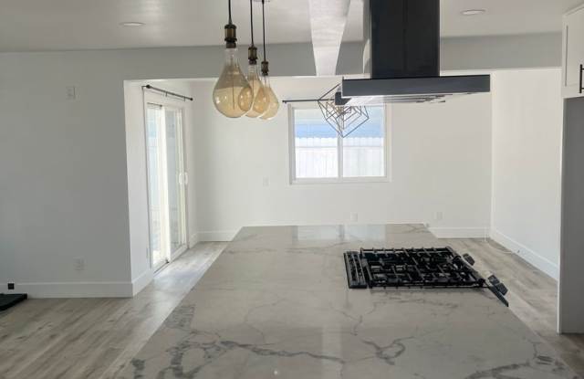 Charming 3-Bedroom, 2-Bath Single-Story Home in the Heart of Huntington Beach Gallery 4