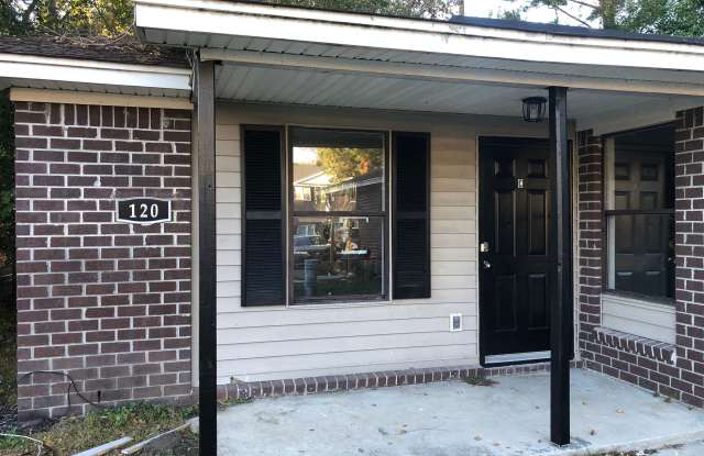 Huge 3/2 Duplex unit in Summerville photos photos