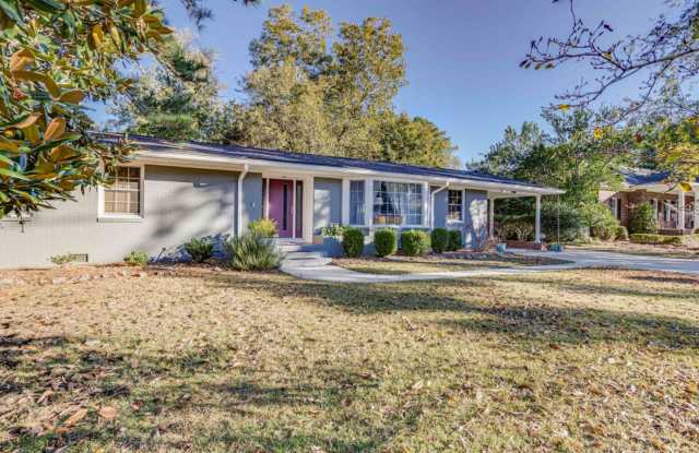4108 Norman Road Fully Furnished in the very desireable Trent Woods of New Bern! RENT INCLUDES UTILITIES AND YARD CARE photos photos