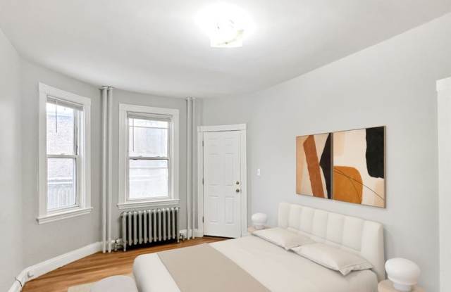 Stunning 4 bed 2 bath in beautiful Jamaica Plain Gallery 4