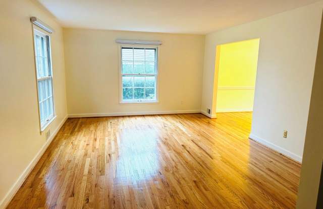 10916 CANDLELIGHT Lane Gallery 3